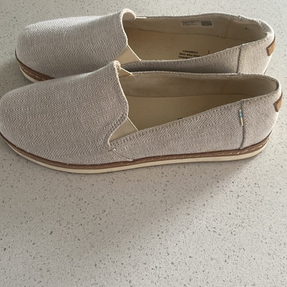 NWOB🍍 TOMS WOMENS BEIGE SPARLE ESPADRILLES SIZE 8W🍍 - Picture 2 of 4